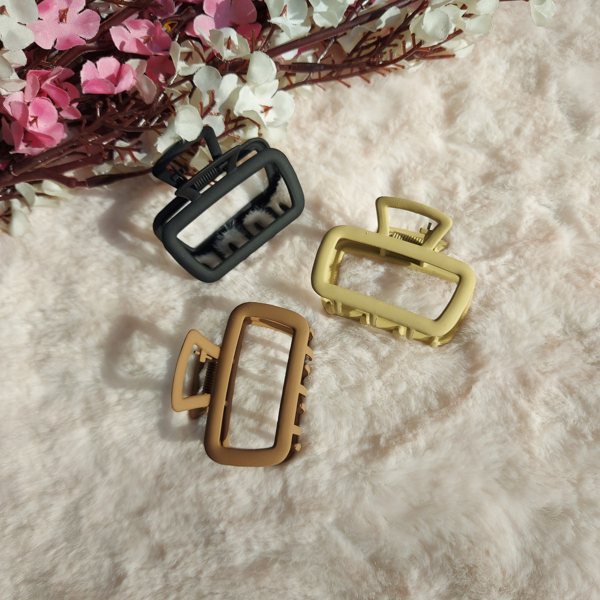 Trendy Matte Metal Hair Clutcher – Durable Strong Hold Claw Clip 4.5CM approx