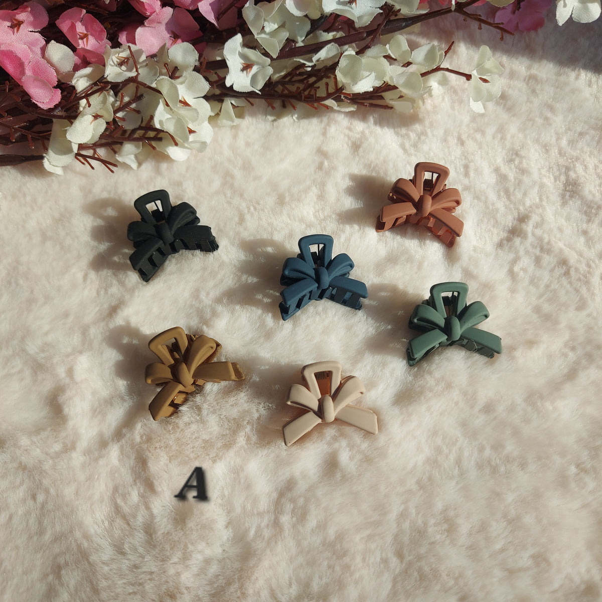 Minimal Mini Clawclip Set – Stylish Clips for Office Wear