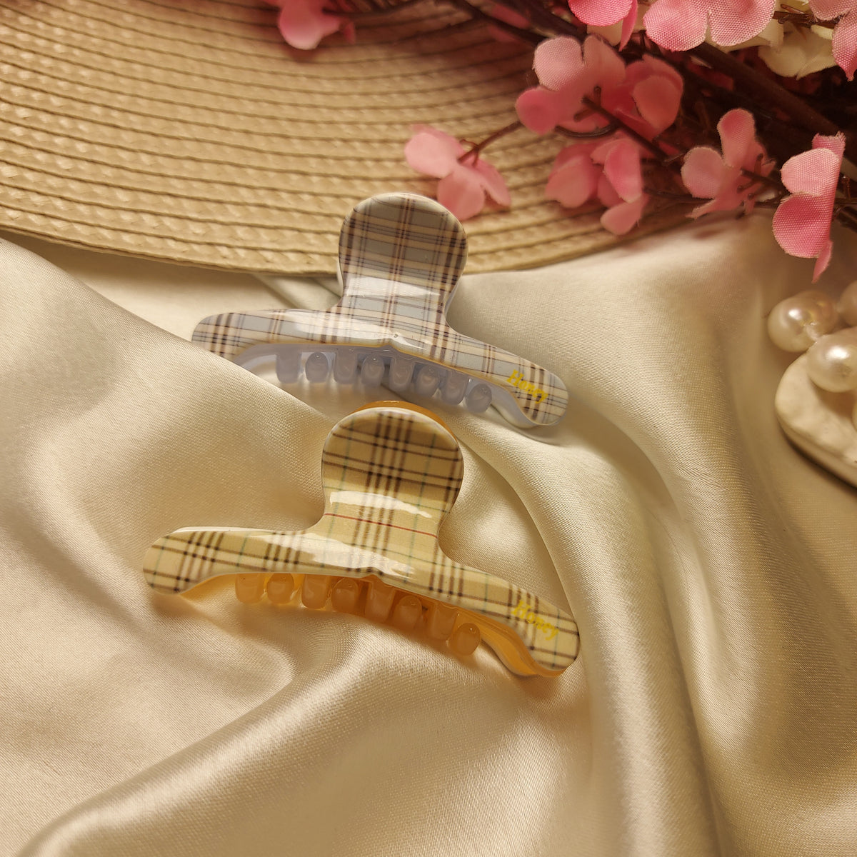 Honey checks Banana Claw Clip (Set of 2) – Elegant Strong Grip Hair Clutcher for Women - 6CM