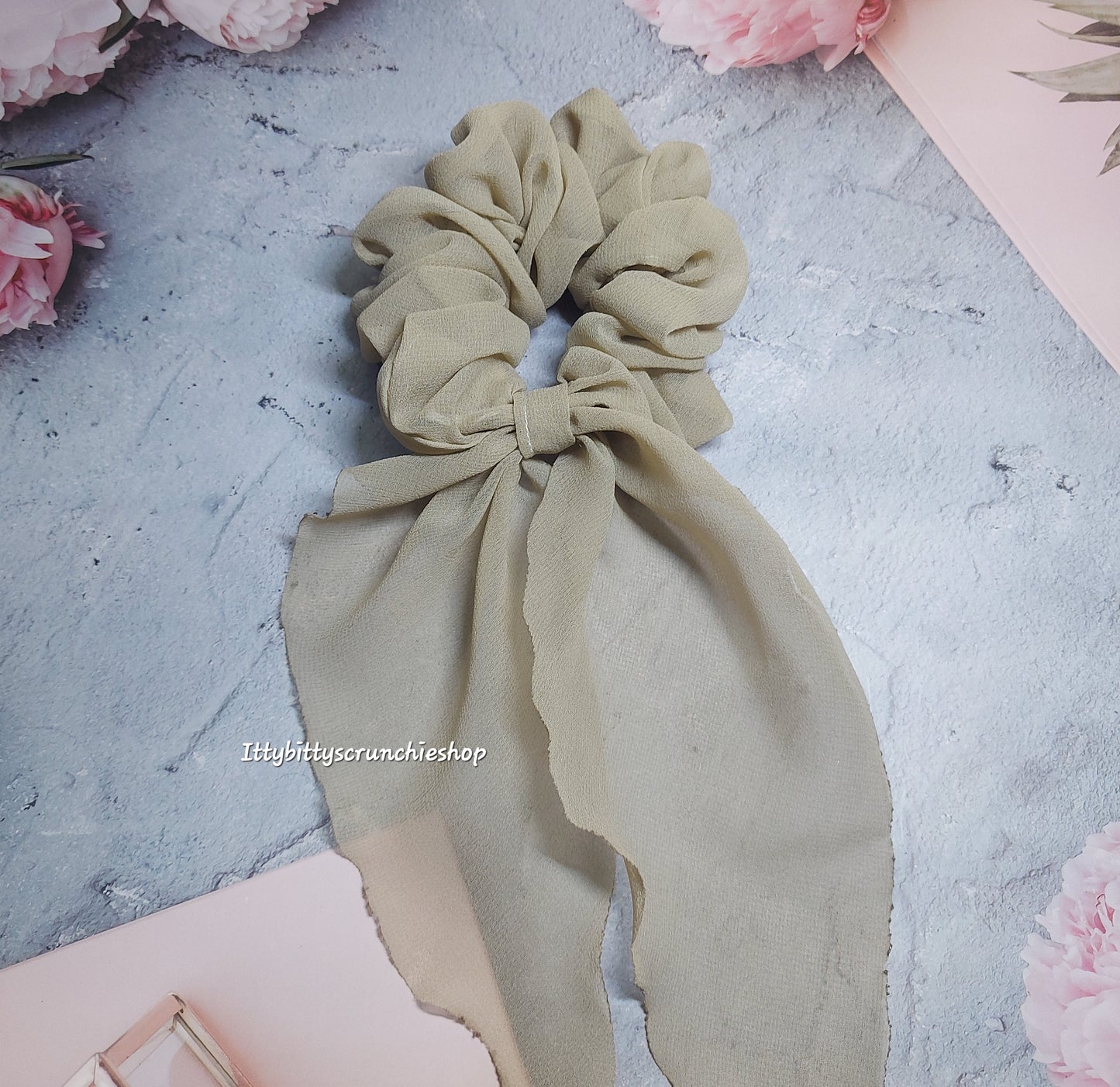 TAIL SCRUNCHIE