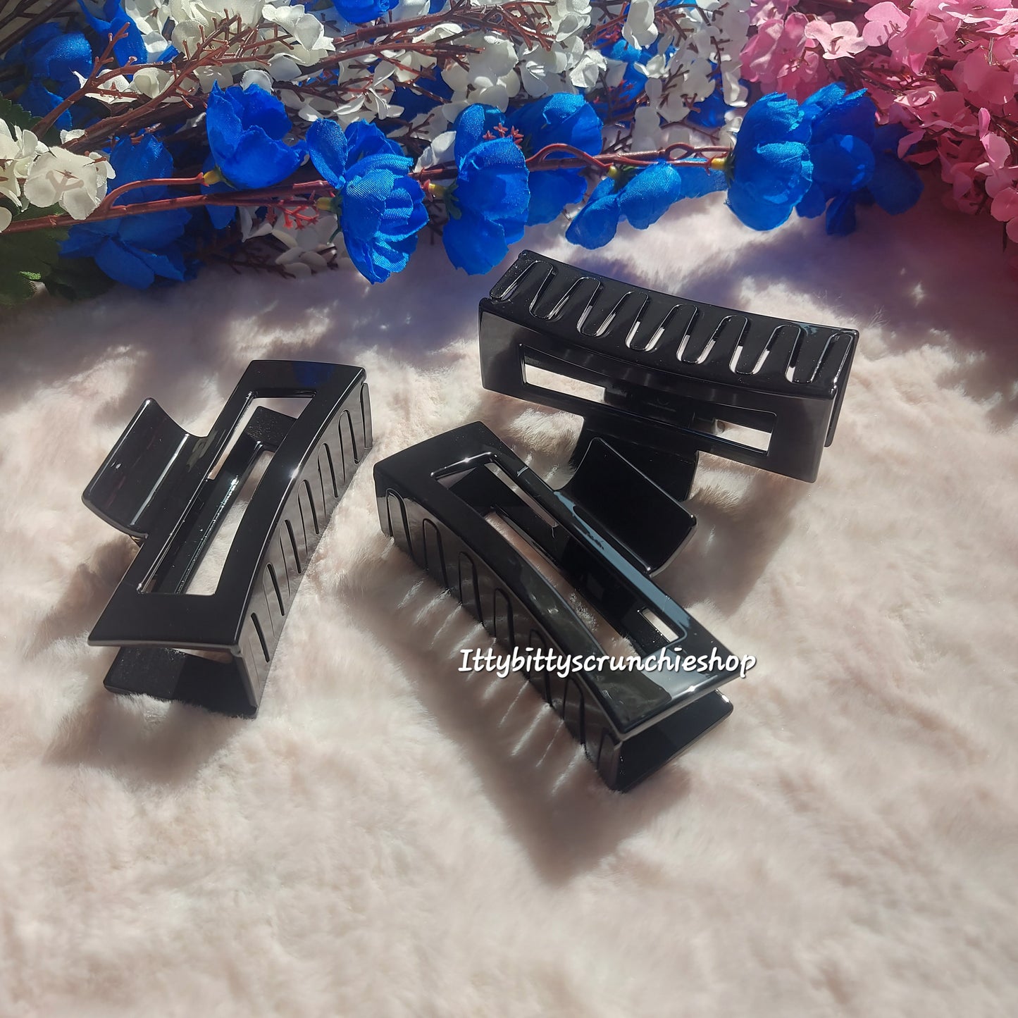 A CLASSIC HAIRCLAW - 9CM approx