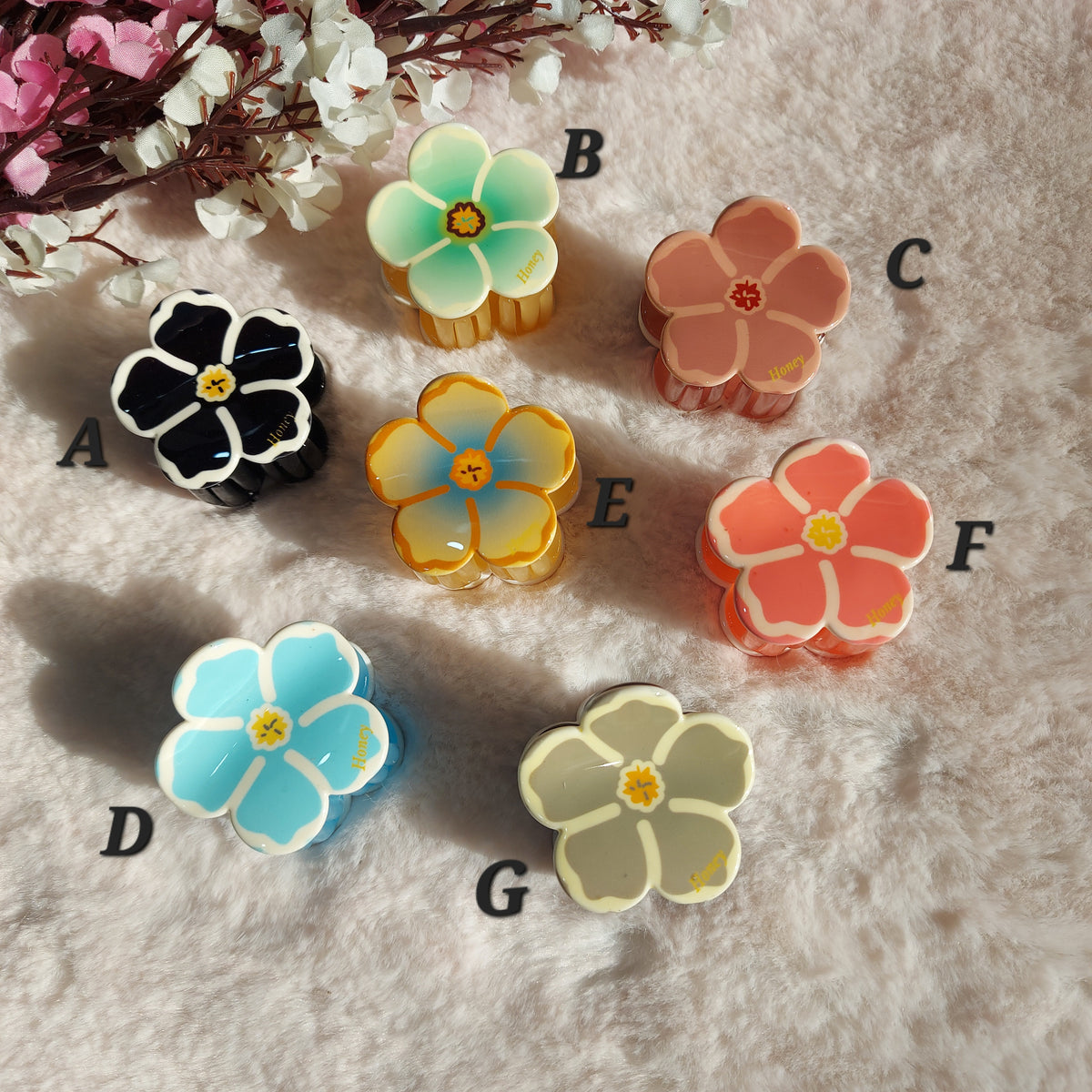 Honey Sheet Floral Claw Clip – Elegant Strong Grip Hair Clutcher for Women -4CM