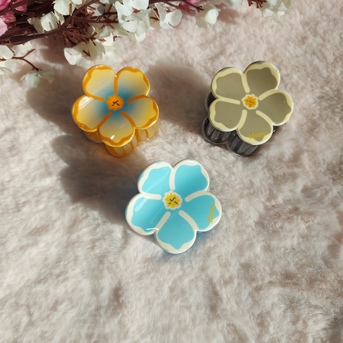 Honey Sheet Floral Claw Clip – Elegant Strong Grip Hair Clutcher for Women -4CM