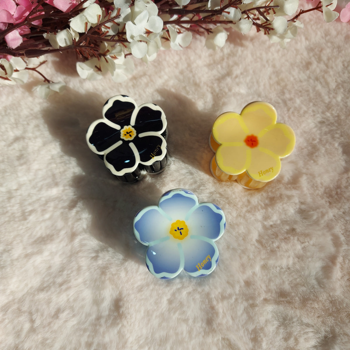 Honey Sheet Floral Claw Clip – Elegant Strong Grip Hair Clutcher for Women -4CM