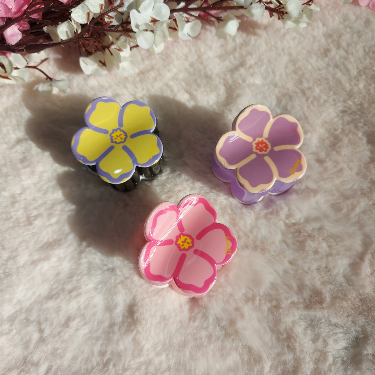 Honey Sheet Floral Claw Clip – Elegant Strong Grip Hair Clutcher for Women -4CM
