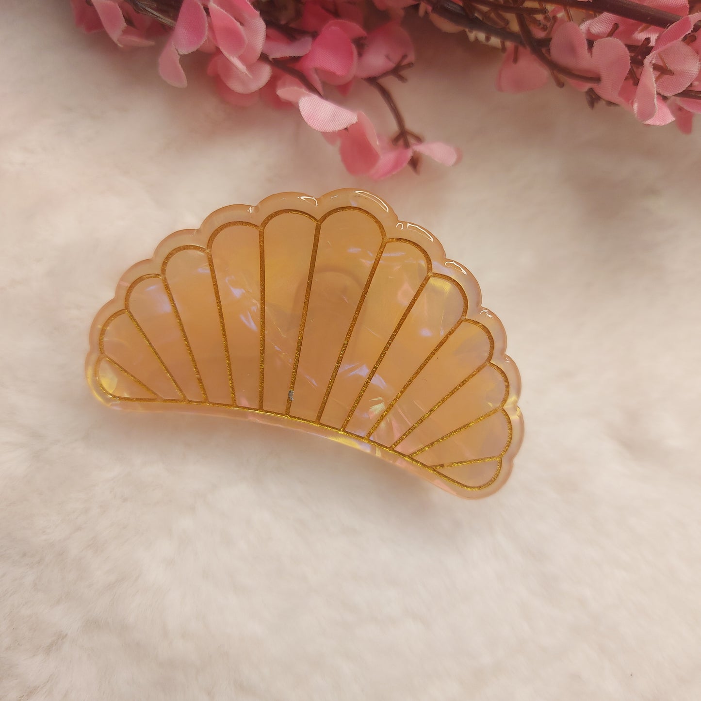 Aurora Shell Glow Claw Clip ✨