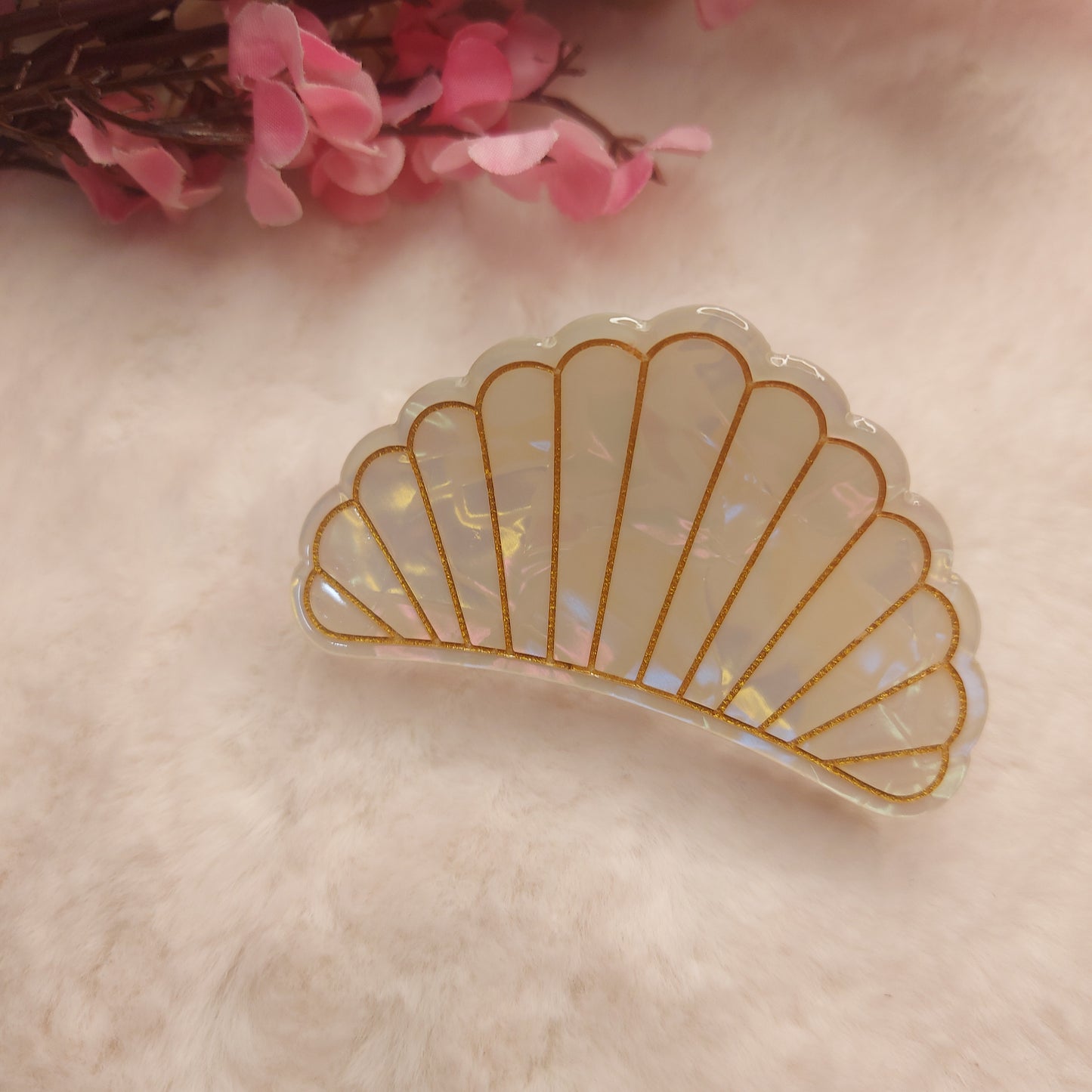 Aurora Shell Glow Claw Clip ✨