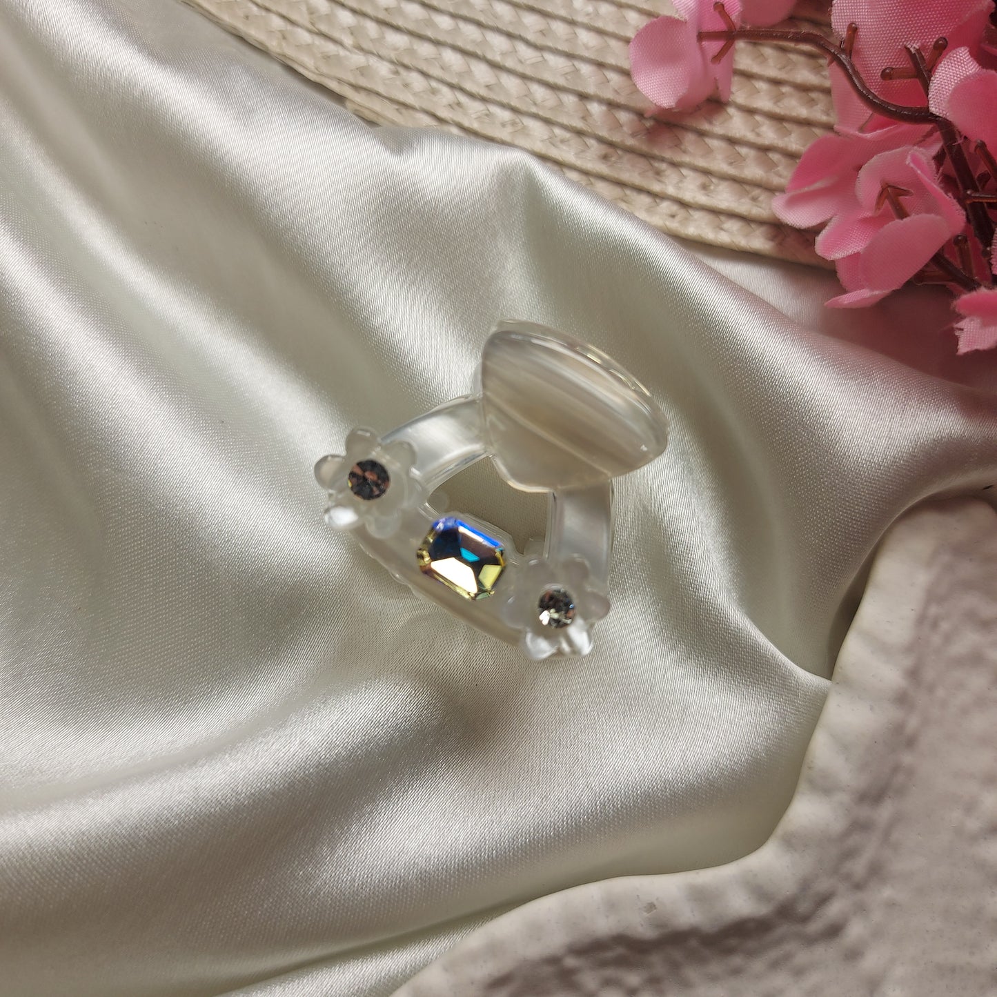 Bofeini Starlight Acrylic Flower Hair Clip– Triangle Hair Clip | 2.5 CM Mini Acrylic Hair Claw