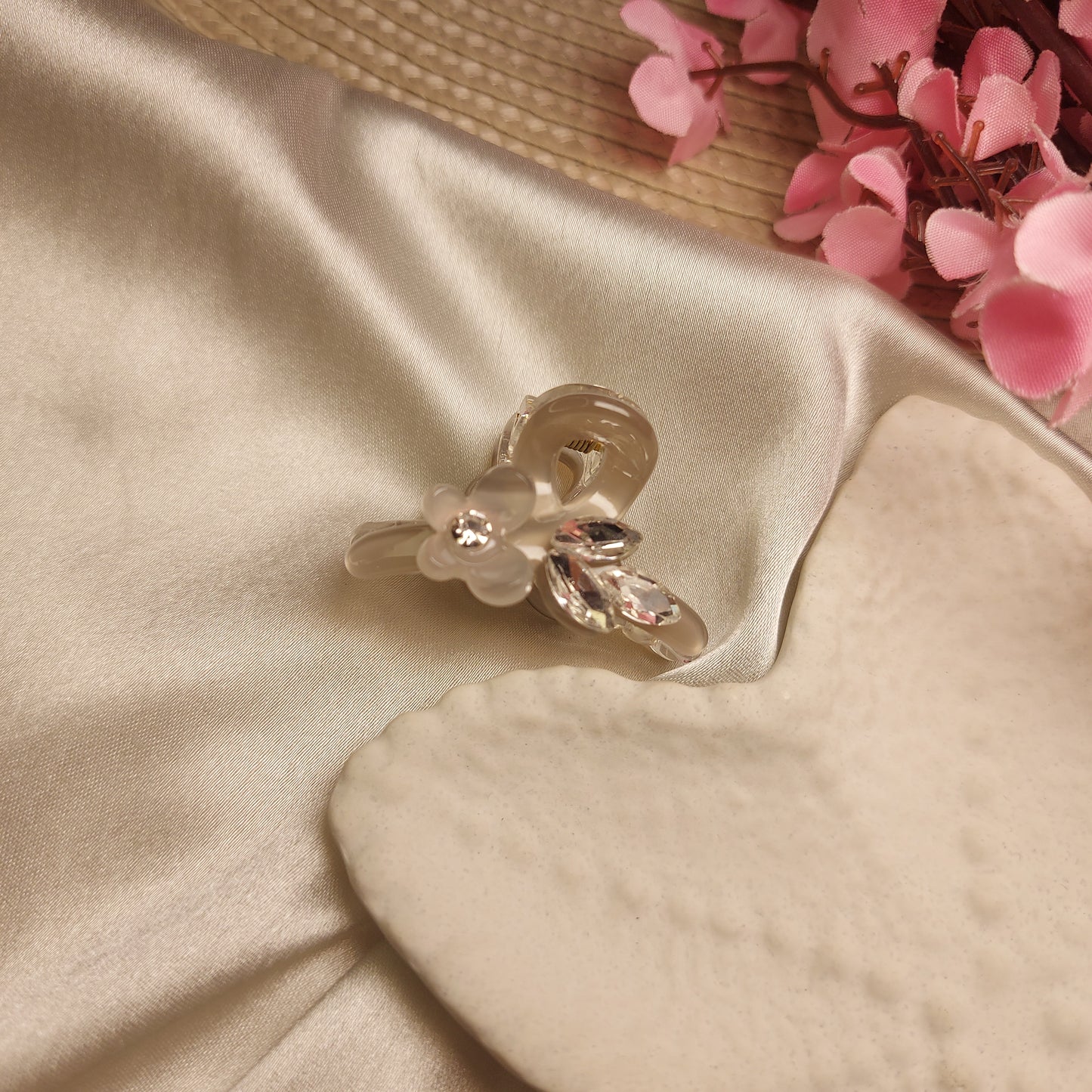 Bofeini Mariposa Glow Hair Claw | 4 CM| Petal Butterfly Hair Claw