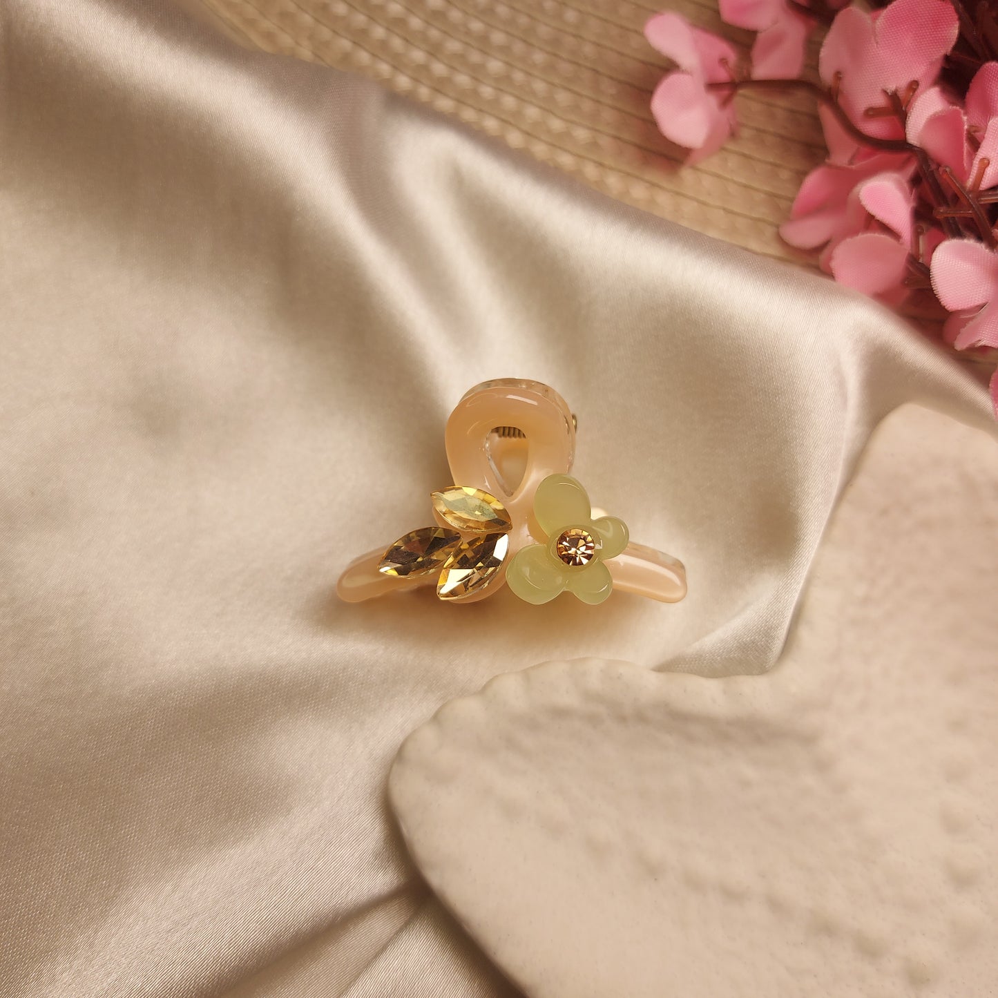 Bofeini Mariposa Glow Hair Claw | 4 CM| Petal Butterfly Hair Claw