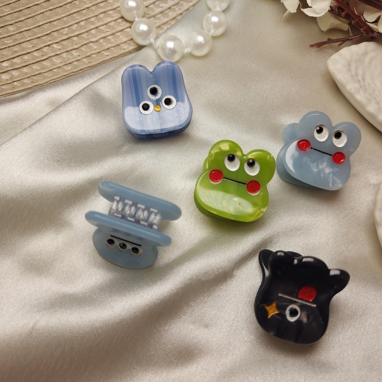 BOFEINI Peek-a-Boo Mini Claw Clip | Premium Cute Character Hair Claw (2 CM)