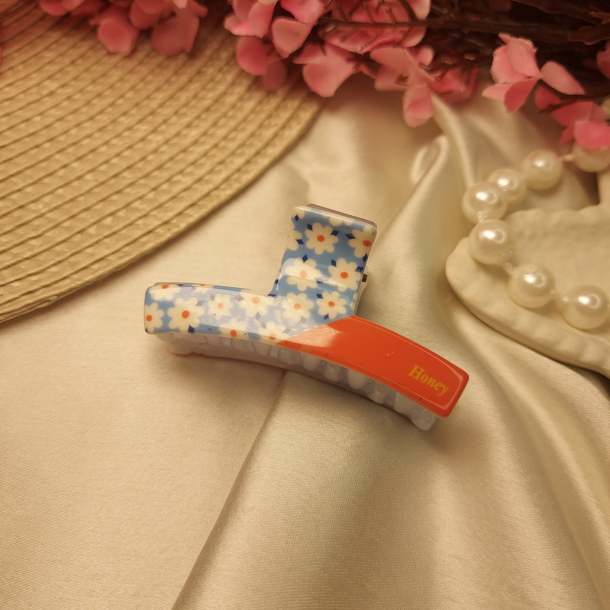 Honey T Claw Clip – Elegant Strong Grip Hair Clutcher for Women -5.5CM
