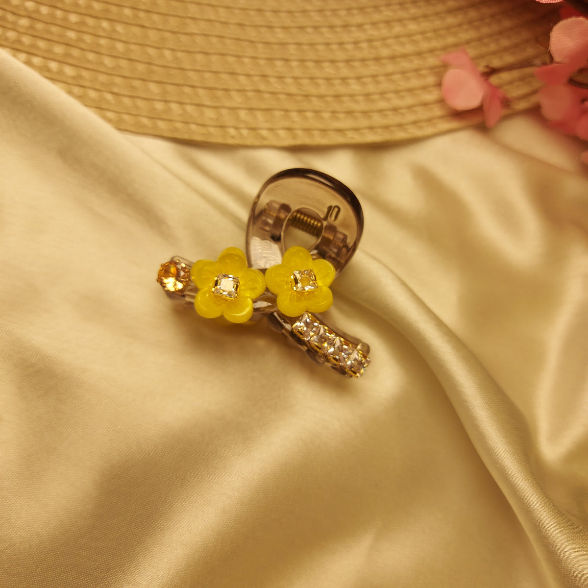 Floral Crystal T-Bar Claw Clip – 4 CM | Handcrafted Acrylic Hair Clip