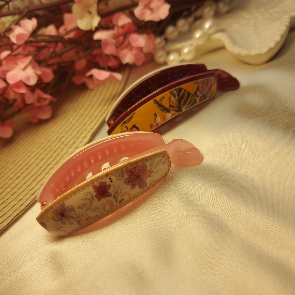 HONEY FLORAL BANANA HAIRCLIP - 7.5CM