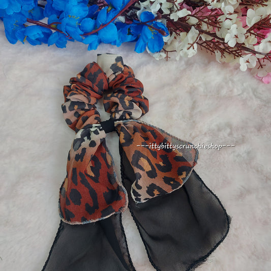 TAIL SCRUNCHIE
