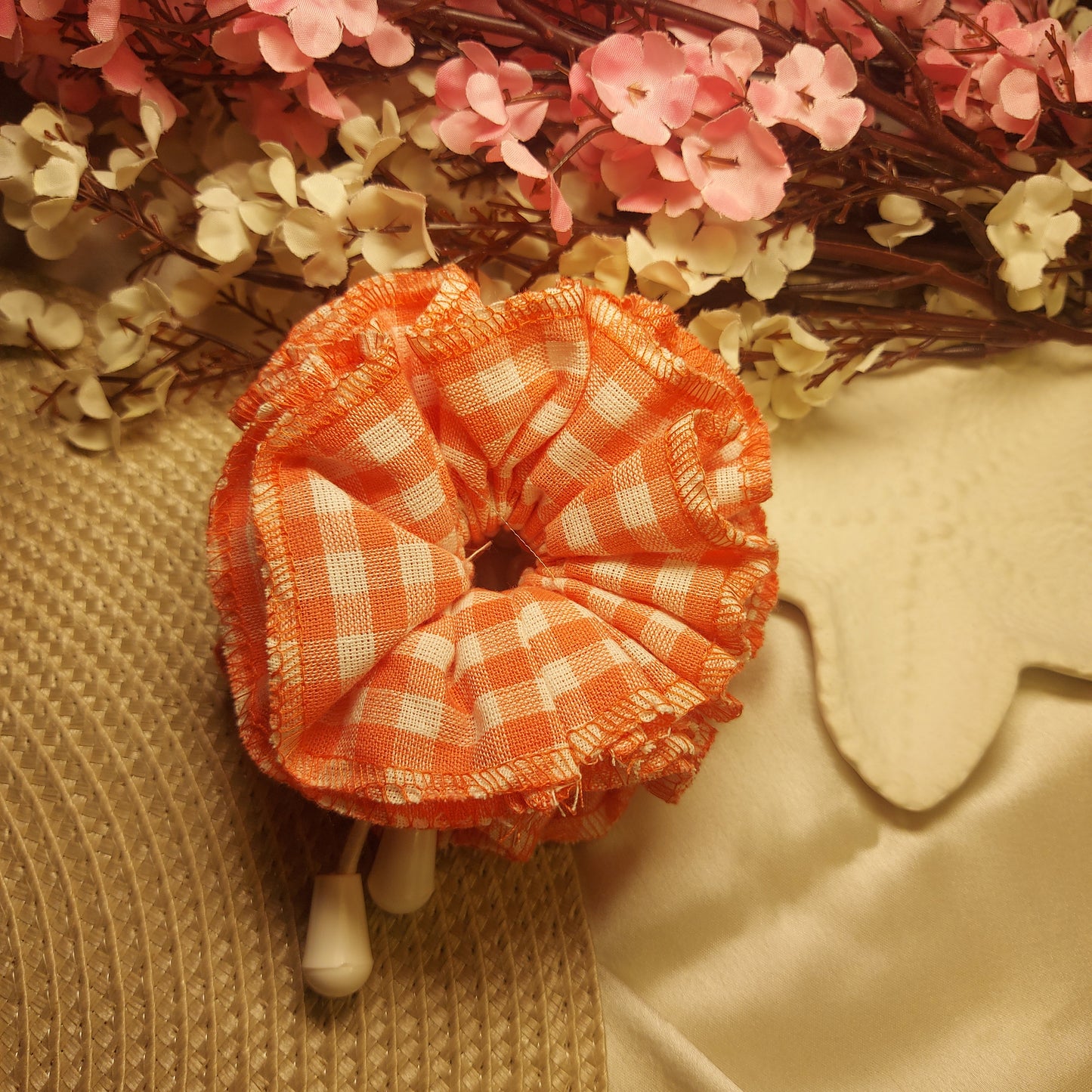 🎀 Adjust & Go Gingham Scrunchie- Adjust it. Style it. Forget the pulling. 🤍